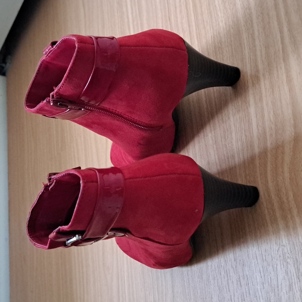 Red booties - Picture 3 of 7